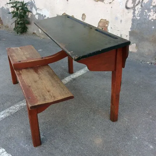 Illustration numéro 2 du produit Pupitre vintage mid-century bureau d'écolier