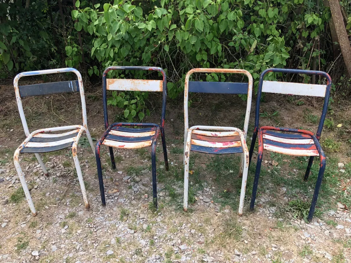 Illustration numéro 2 du produit Table Hélix avec ses 4 chaises