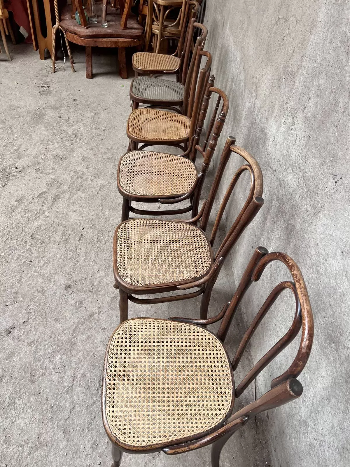 Illustration numéro 2 du produit Série de 6 chaises bistrot cannée