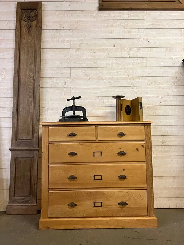 Illustration numéro 2 du produit Meuble de métier à tiroir