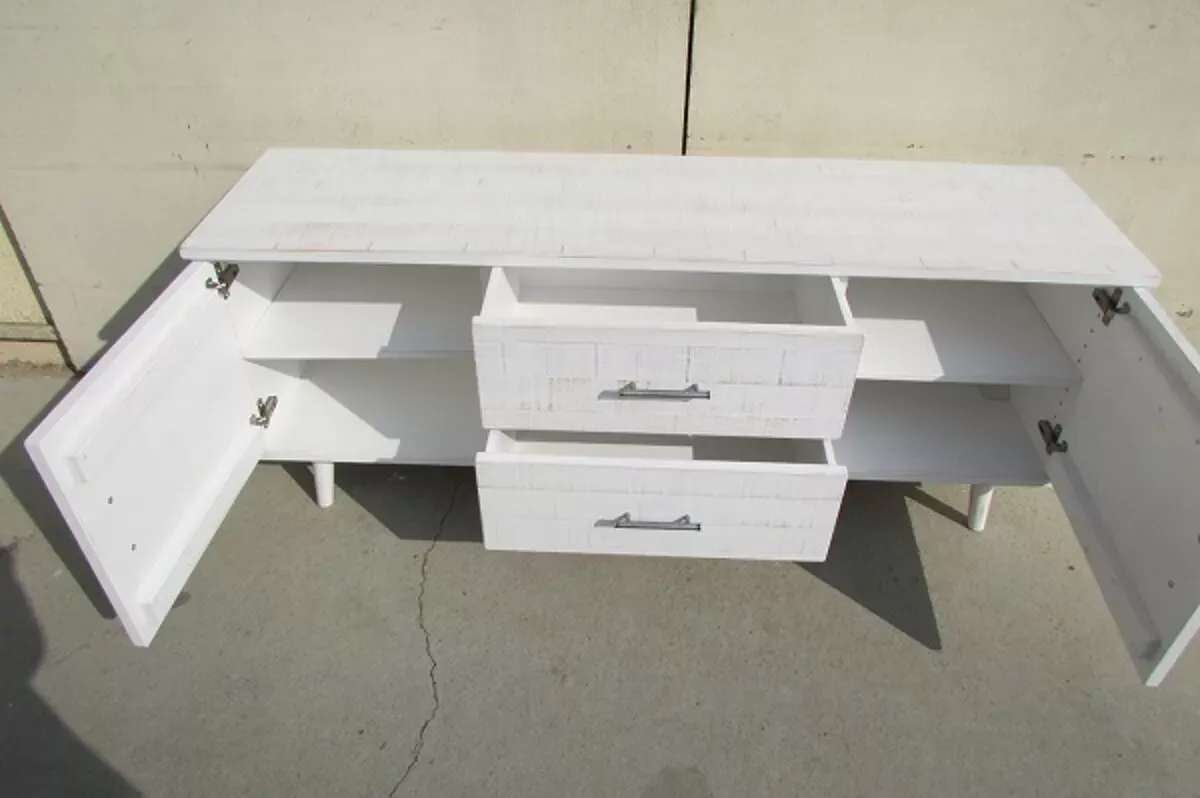 Illustration numéro 2 du produit Enfilade en chêne massif