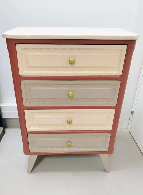 Illustration numéro 2 du produit Commode - chiffonnier