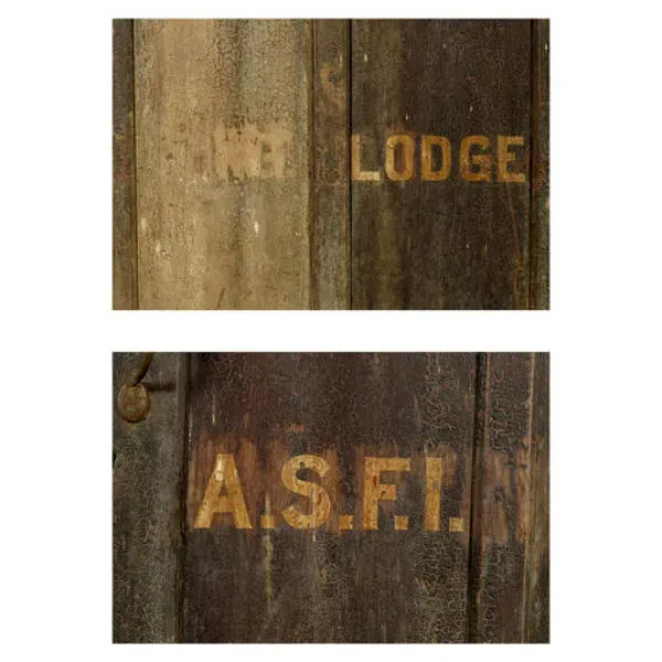 Illustration numéro 2 du produit Meuble de tri postal en bois patiné