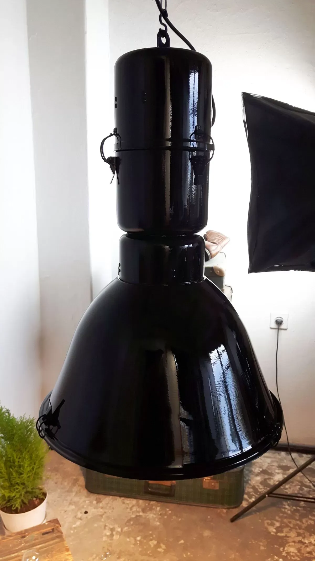 Illustration numéro 2 du produit Suspension industrielle elgo Maghaus