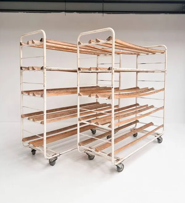 Illustration numéro 2 du produit Chariot de boulanger industriel des années 1970 (par pièce)