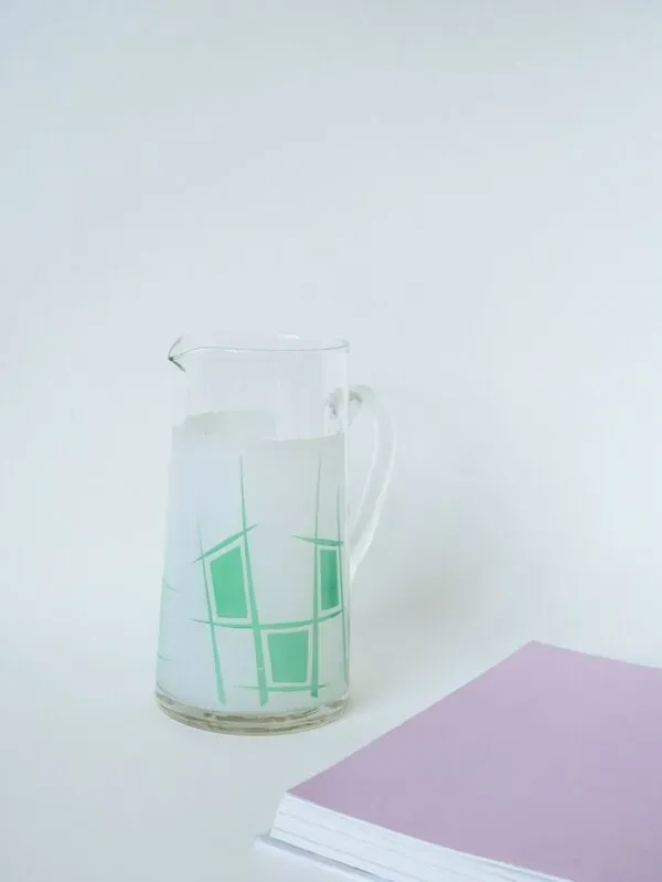 Illustration numéro 2 du produit Pichet en verre et motifs psychés verts, Design, 1970