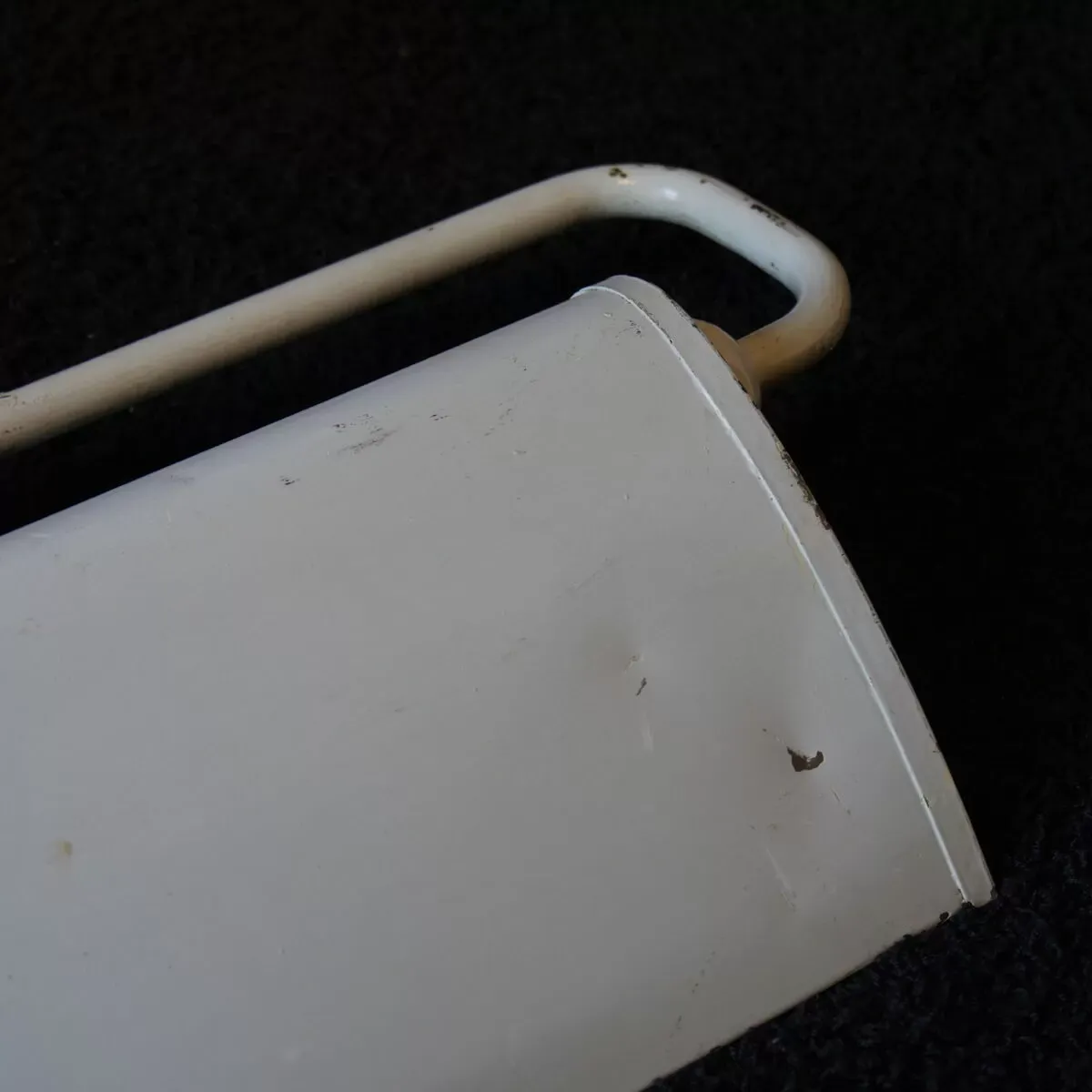 Illustration numéro 2 du produit Applique moderniste