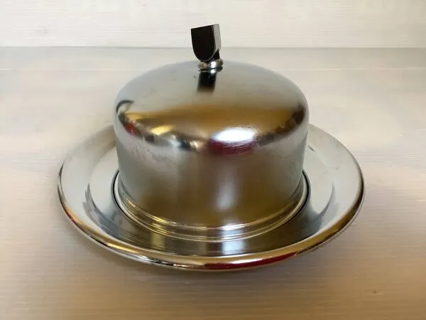 Illustration numéro 2 du produit Ancien beurrier à cloche demeyere Belgium