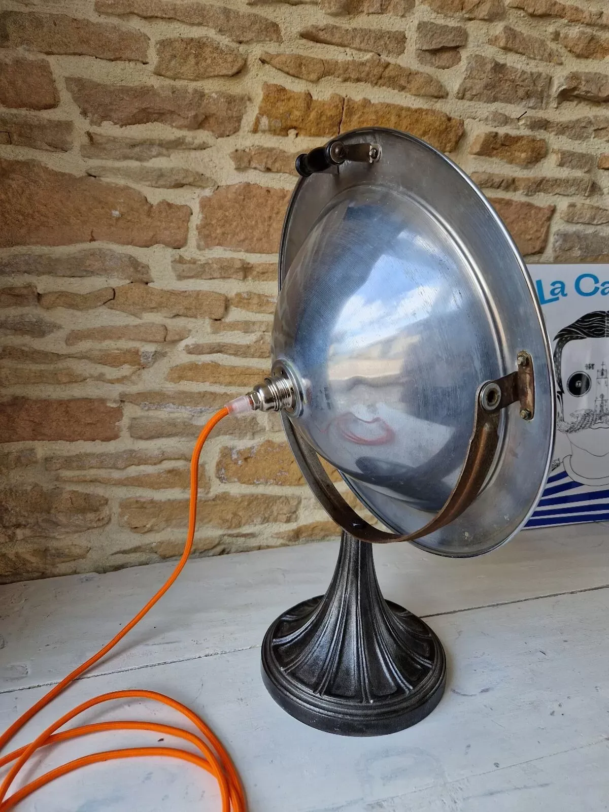 Illustration numéro 2 du produit Lampe