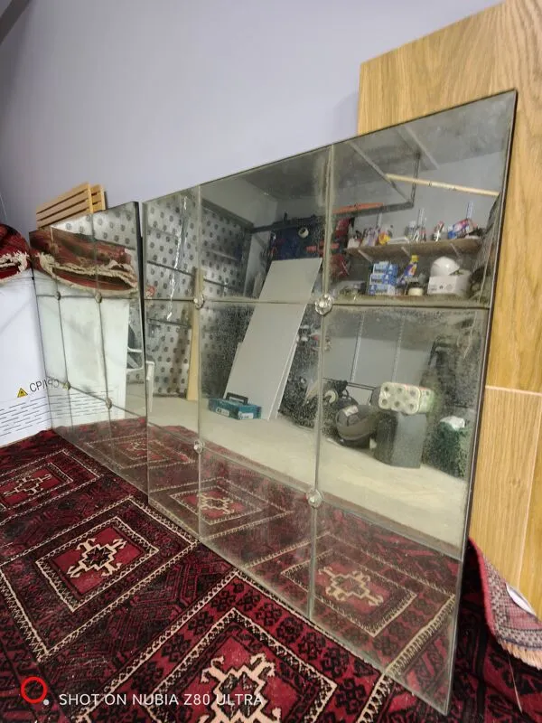 Illustration numéro 2 du produit Miroir Industriel Verrière avec Patine Antique – Pièce Unique