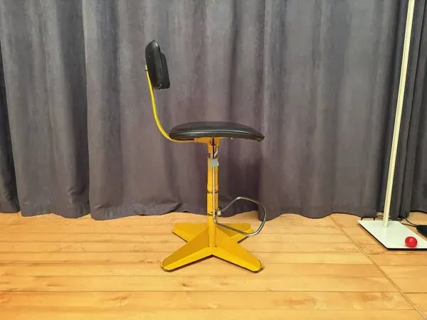 Illustration numéro 2 du produit Industrial chair Bieffe Padova, Italy, 1960s