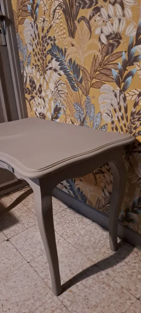 Illustration numéro 2 du produit Table basse rectangulaire en bois massif peinte en gris 1960