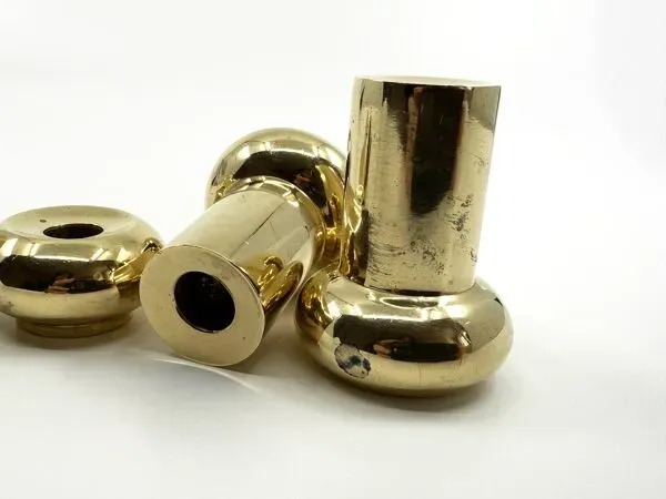 Illustration numéro 2 du produit 6 petits bougeoirs en laiton • Landskrona Mässing • Suède • Circa 1978