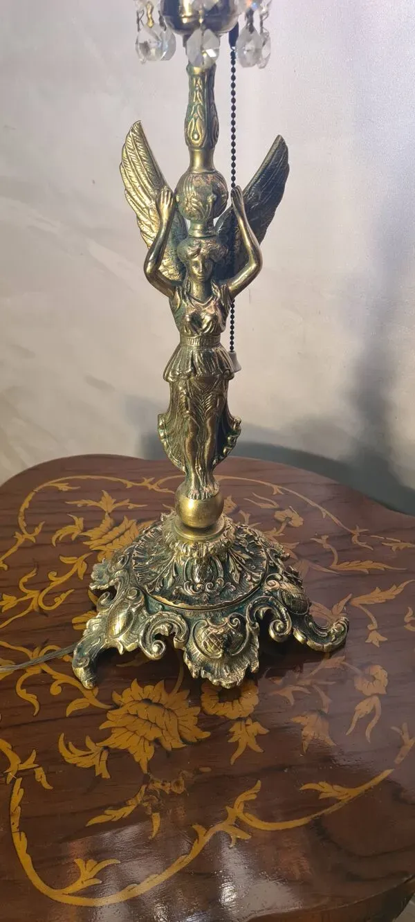 Illustration numéro 2 du produit lampe bronze angel 1970  interupteur a tirette 63x30 abat jour verre vitrai