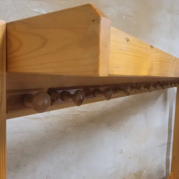 Illustration numéro 2 du produit Vestiaire banc d'école maternelle