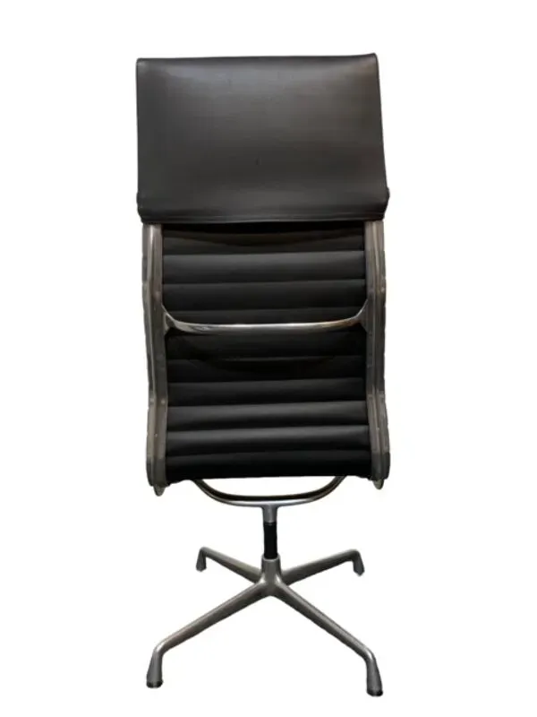 Illustration numéro 2 du produit Fauteuil EA119 de Charles & Ray Eames édition Vitra de 2002