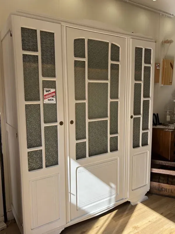 Illustration numéro 2 du produit Armoire parisienne vitrée