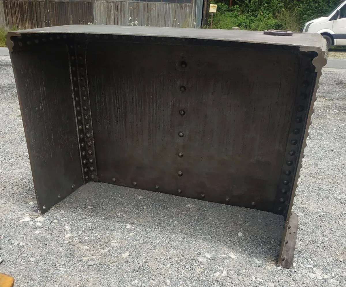 Illustration numéro 2 du produit Bar en fer rivete industriel