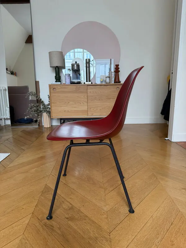 Illustration numéro 2 du produit Chaise Eames DSX Vitra bordeaux