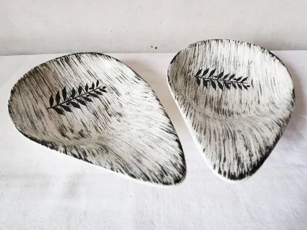 Illustration numéro 2 du produit Vintage french 1960s 2x salins tolede - toledo serving bowls black olive