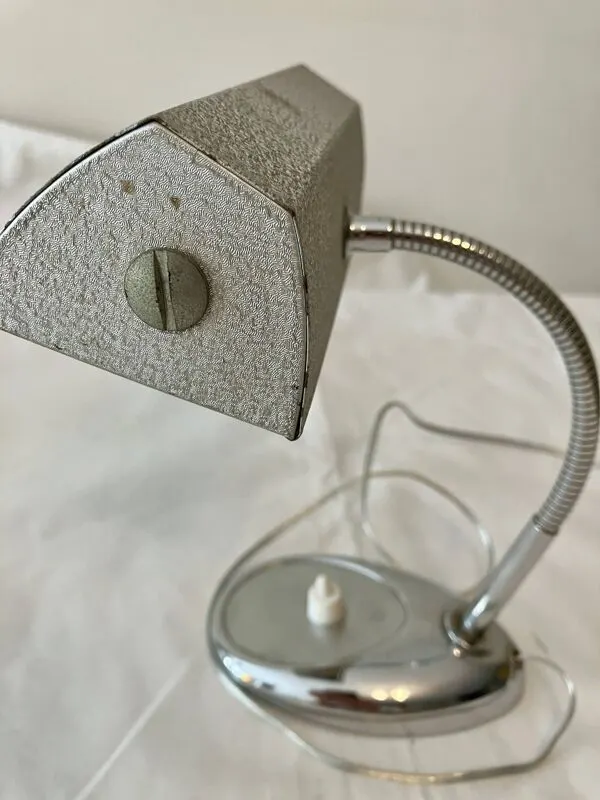 Illustration numéro 2 du produit Lampe de bureau acier et chrome années 60