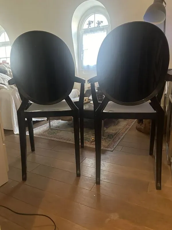 Illustration numéro 2 du produit Chaises Louis Ghost de Philippe Starck