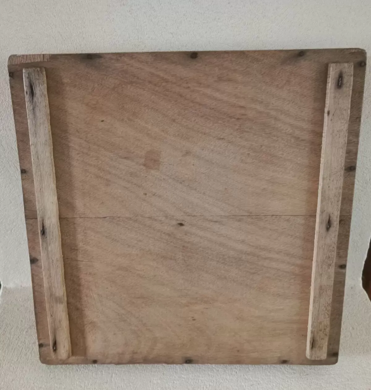 Illustration numéro 2 du produit Plateau ancien en bois art populaire