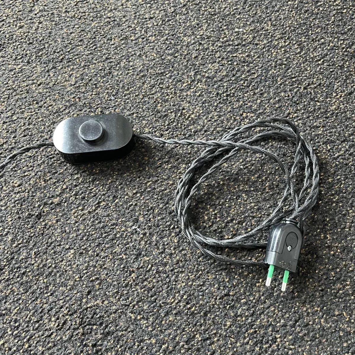 Illustration numéro 2 du produit Lampadaire ( lampe & table ) en  acier tubulaire, ca 1960