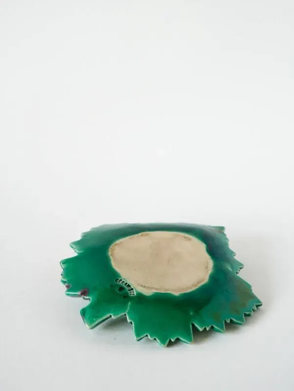 Illustration numéro 2 du produit Vide-poche en céramique / barbotine Vert, modèle Feuille, Céramique de Clam