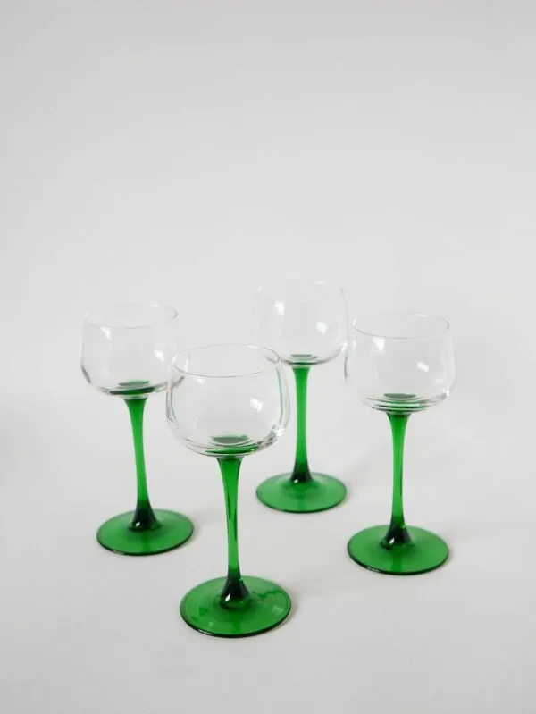 Illustration numéro 2 du produit Lot de 4 verres à pieds, vert foncé, made in France, Luminarc, 1970