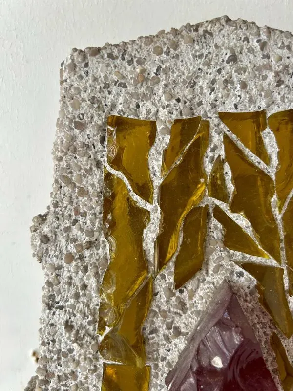 Illustration numéro 2 du produit Applique vintage XL « vitrail » ciment et verre, Suède 1950