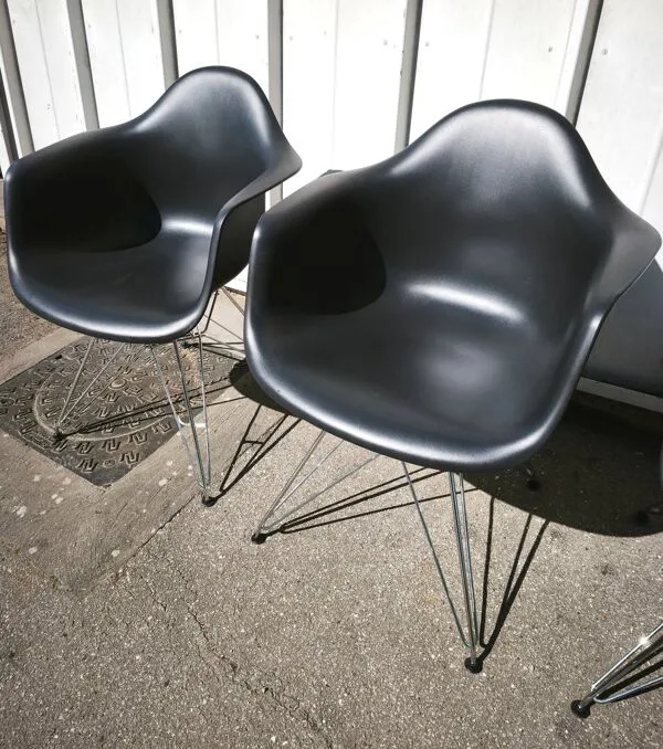 Illustration numéro 2 du produit Suite de 6 fauteuils DAR, Charles & Ray Eames