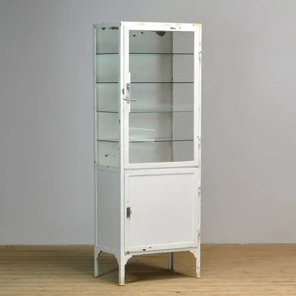 Illustration numéro 2 du produit Cabinet médical en fer, années 1930