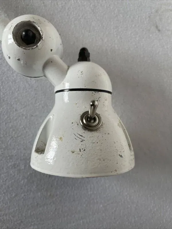 Illustration numéro 2 du produit Lampe Jielde 2 bras avec 1 bras souple + diffuseur