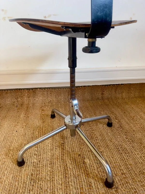 Illustration numéro 2 du produit Chaise d’atelier industrielle Stella