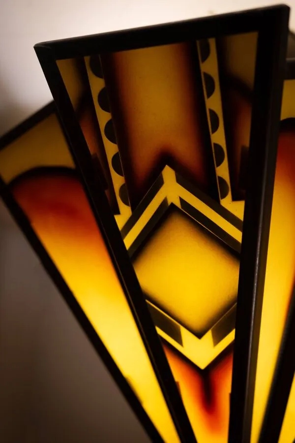 Illustration numéro 2 du produit Lustre en vitrail Art Déco de l'école d'Amsterdam, Hollande