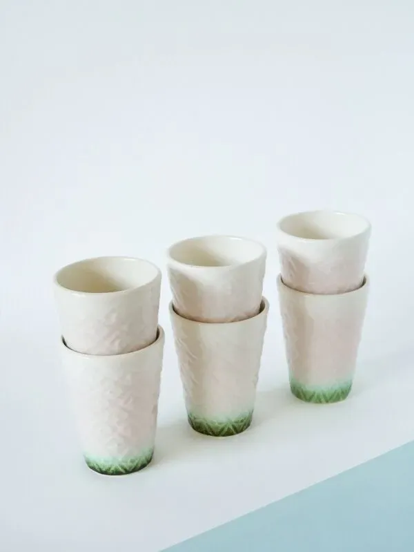 Illustration numéro 2 du produit Lot de 6 verres en barbotine rose et vert Digoin Sarreguemines, 1970