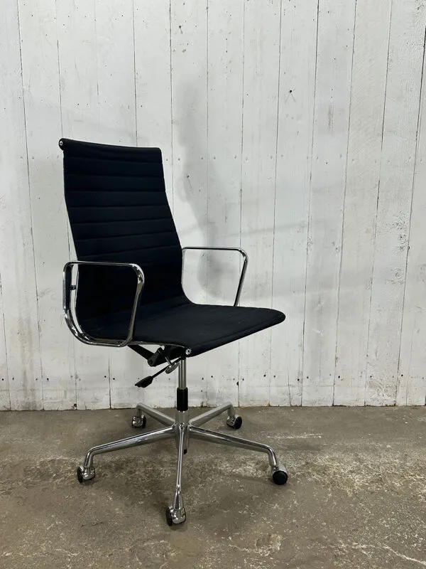 Illustration numéro 2 du produit Chaise de bureau Eames Vitra EA 119