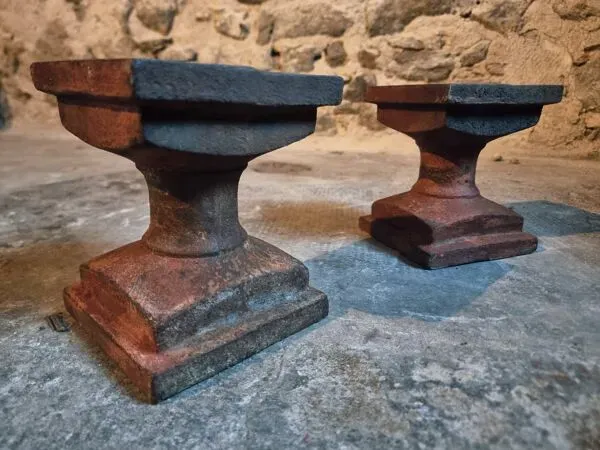 Illustration numéro 2 du produit Paire de bases architecturales anciennes en fonte (fin XIXe - début XXe siècle)