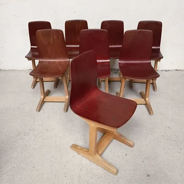 Illustration numéro 2 du produit 8 chaises d'école plywood