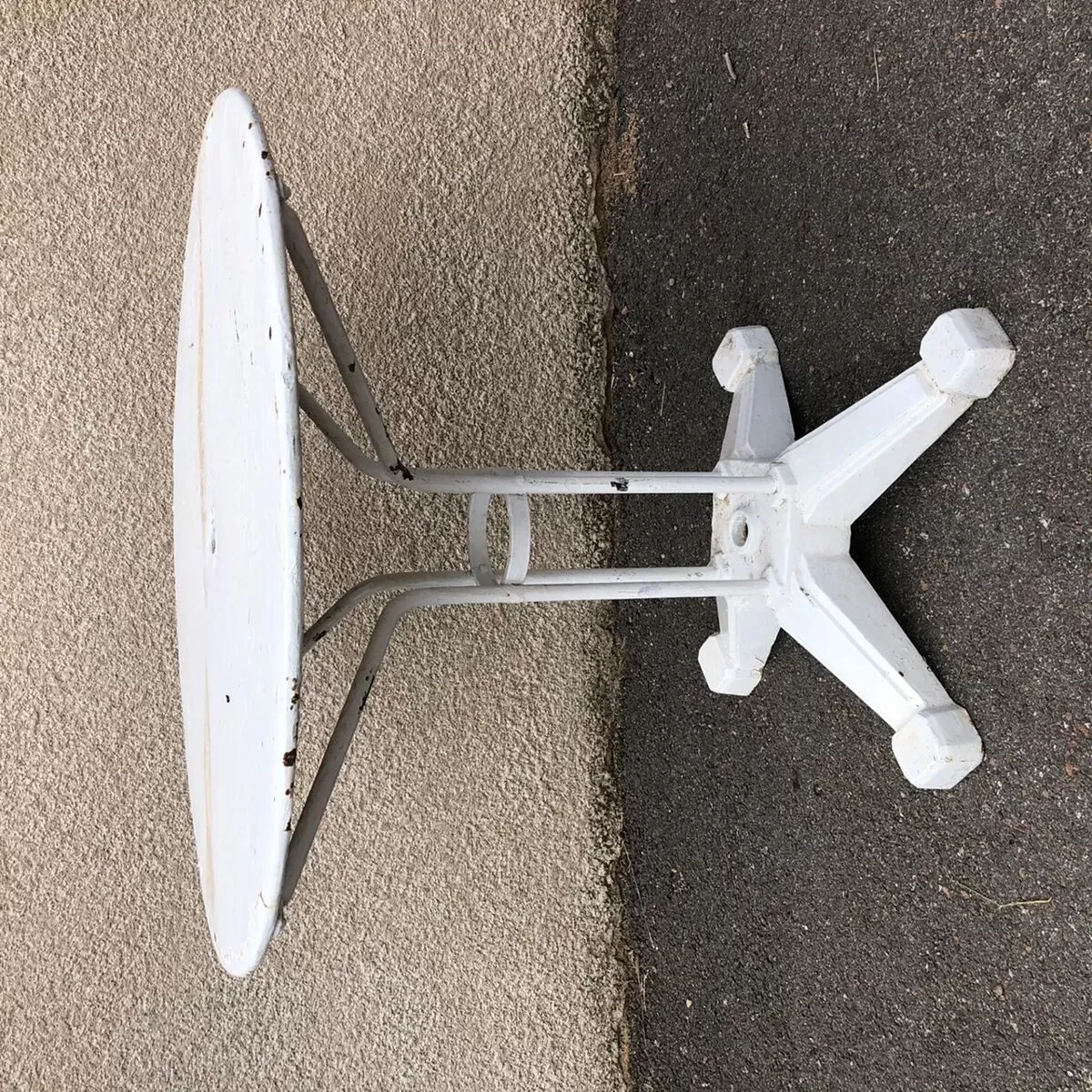 Illustration numéro 2 du produit Table de jardin 1930