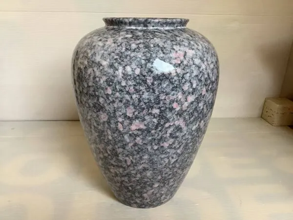 Illustration numéro 2 du produit Grand vase céramique mouchetée année 80