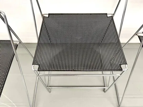 Illustration numéro 2 du produit Série de 6 chaises Nuova X-Line, 1977