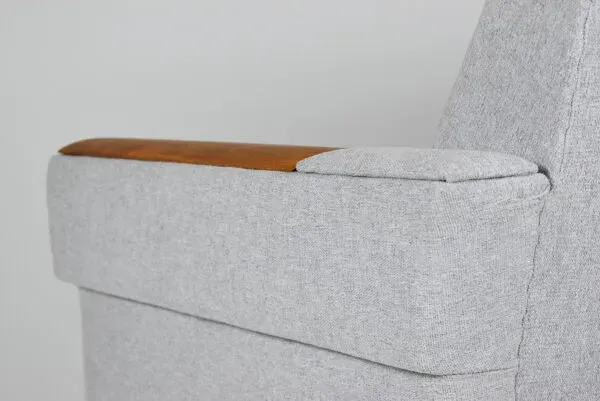 Illustration numéro 2 du produit Fauteuil du milieu du siècle, restauré, 1960, gris clair