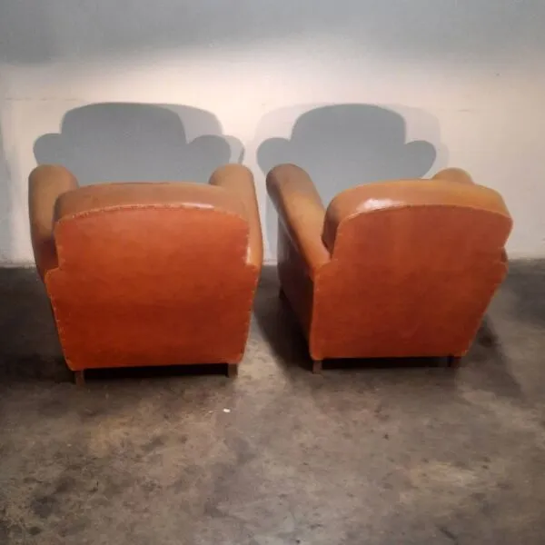 Illustration numéro 2 du produit Paire de club des année 1950 en cuir fauve