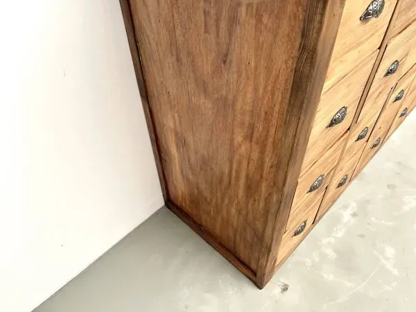 Illustration numéro 2 du produit Meuble de métier à 24 tiroirs en pin massif, années 50