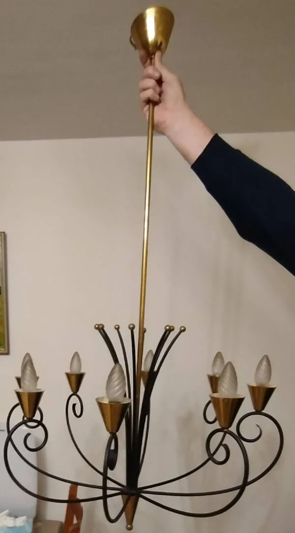 Illustration numéro 2 du produit Grand lustre Mid-Century années 50 – 8 feux – fer forgé et laiton