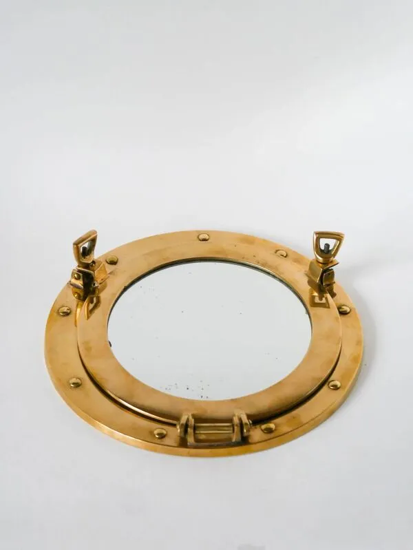 Illustration numéro 2 du produit Miroir hublot en laiton doré, 1950