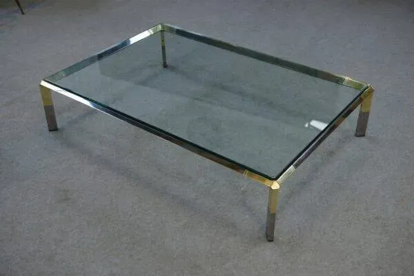 Illustration numéro 2 du produit Table basse en verre et métal chromé par Philippe Parent France 1970’s