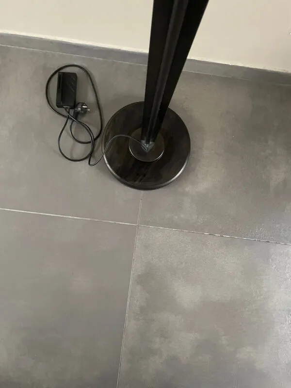 Illustration numéro 2 du produit Lampadaire arc, design épuré, d’inspiration italienne (180cm)